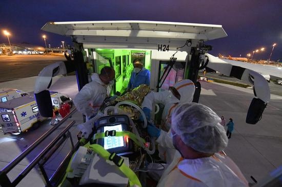 全球首次多名重症新冠肺炎患者长距离航空转运顺利完成